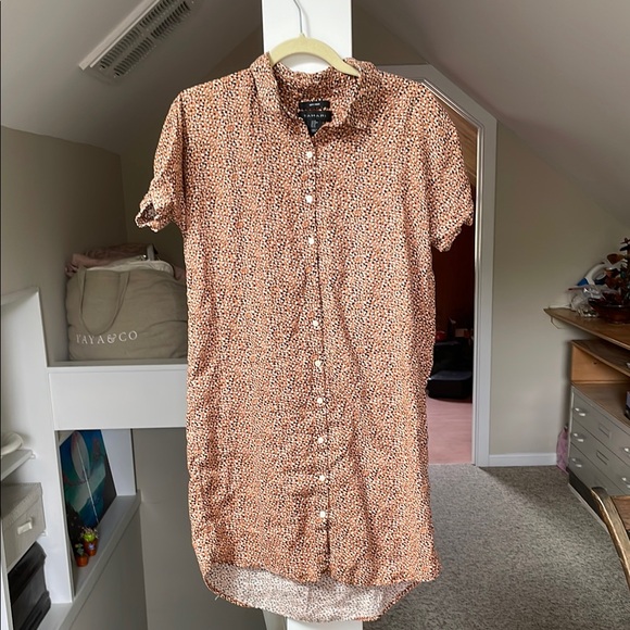 Tahari Dresses & Skirts - Medium Tahari Button-Up Linen shirt Dress